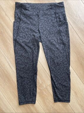 Lululemon crop capri size 12